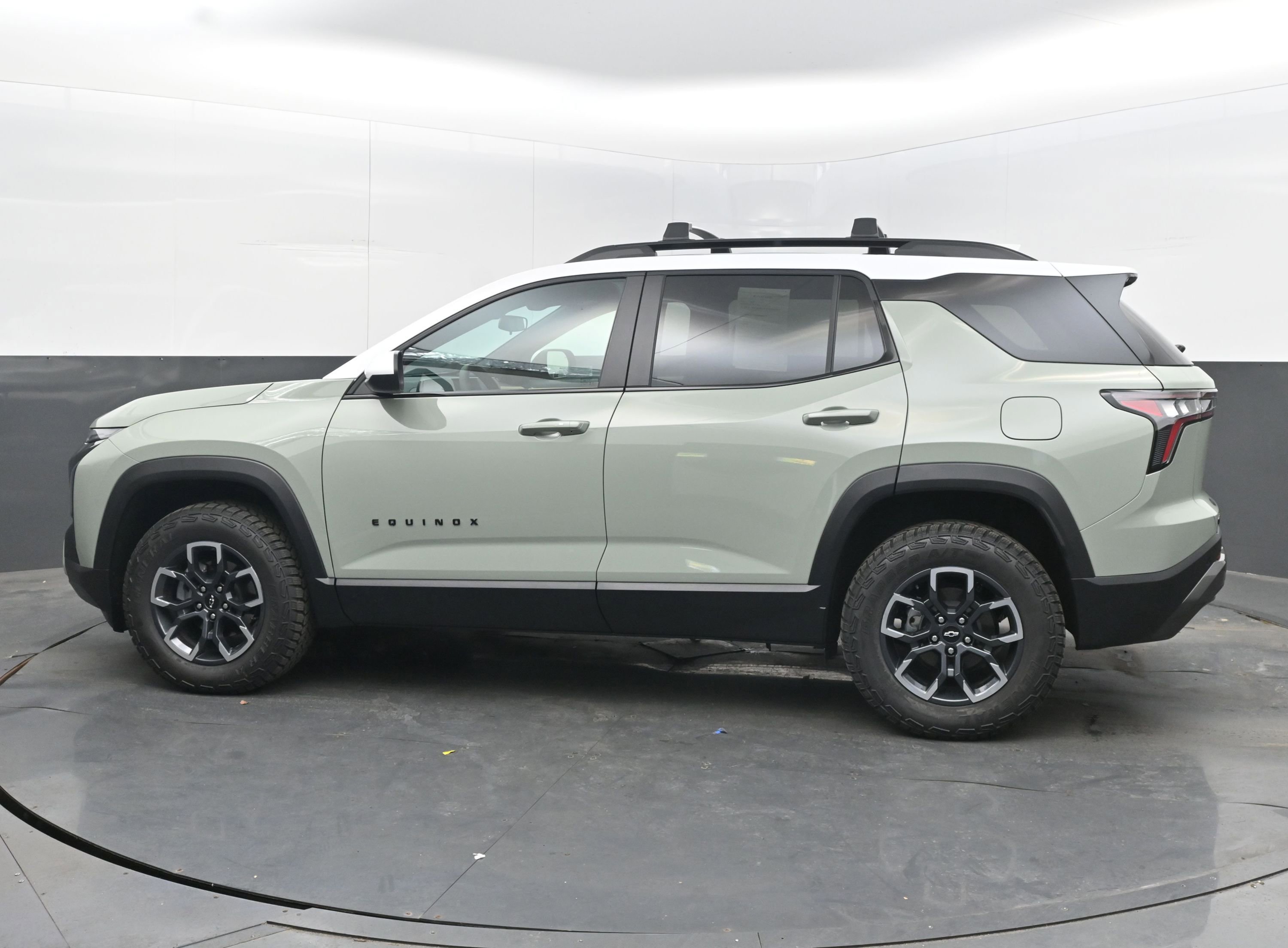 Used 2026 Chevrolet Equinox ACTIV w/ LPO, Floor Liner Package image 7