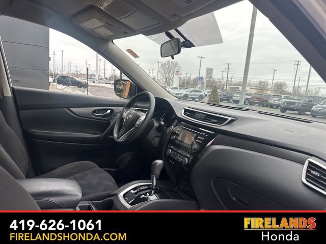 Used 2015 Nissan Rogue SV image 18