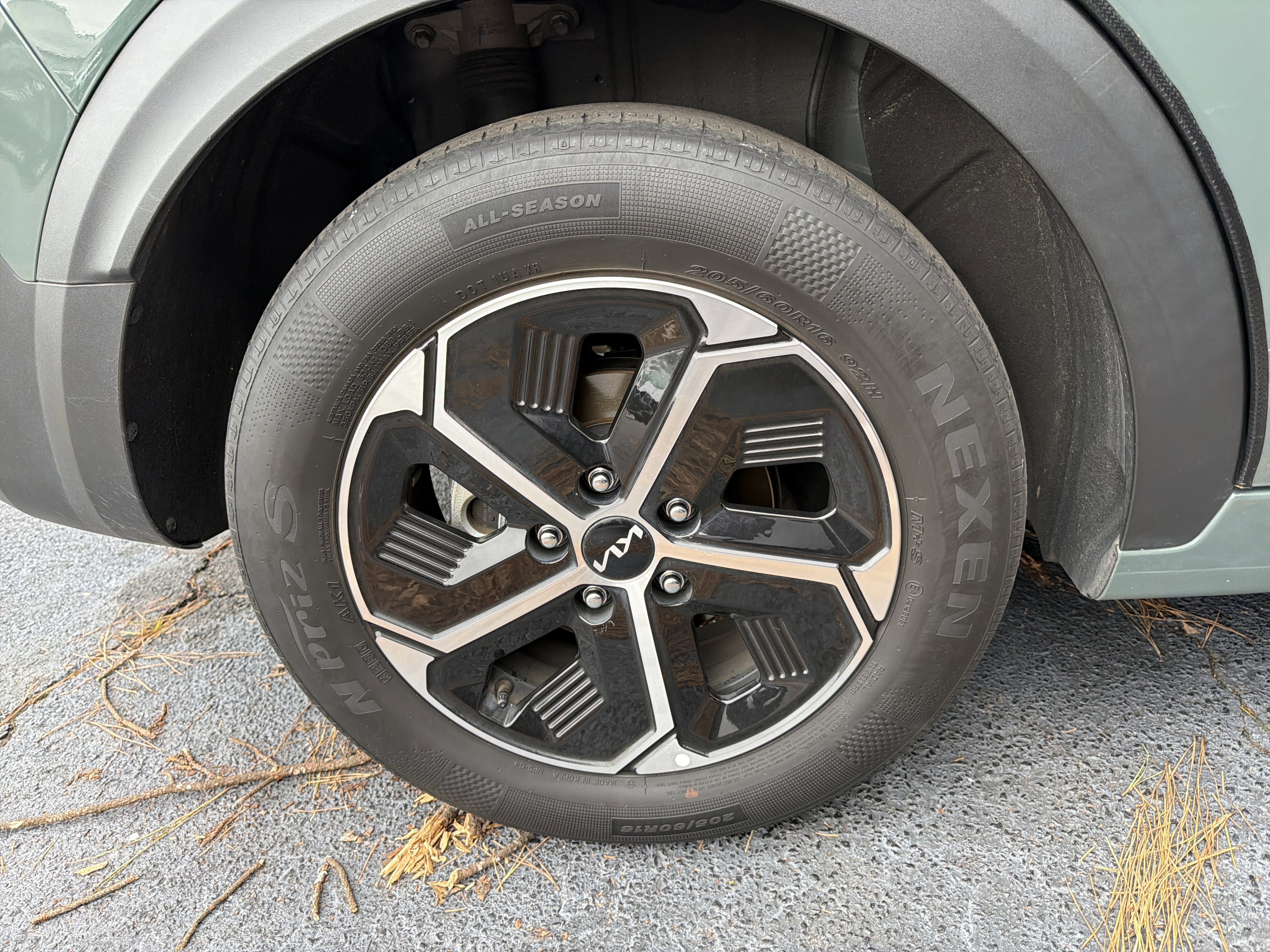 Used 2024 Kia Niro EX image 14