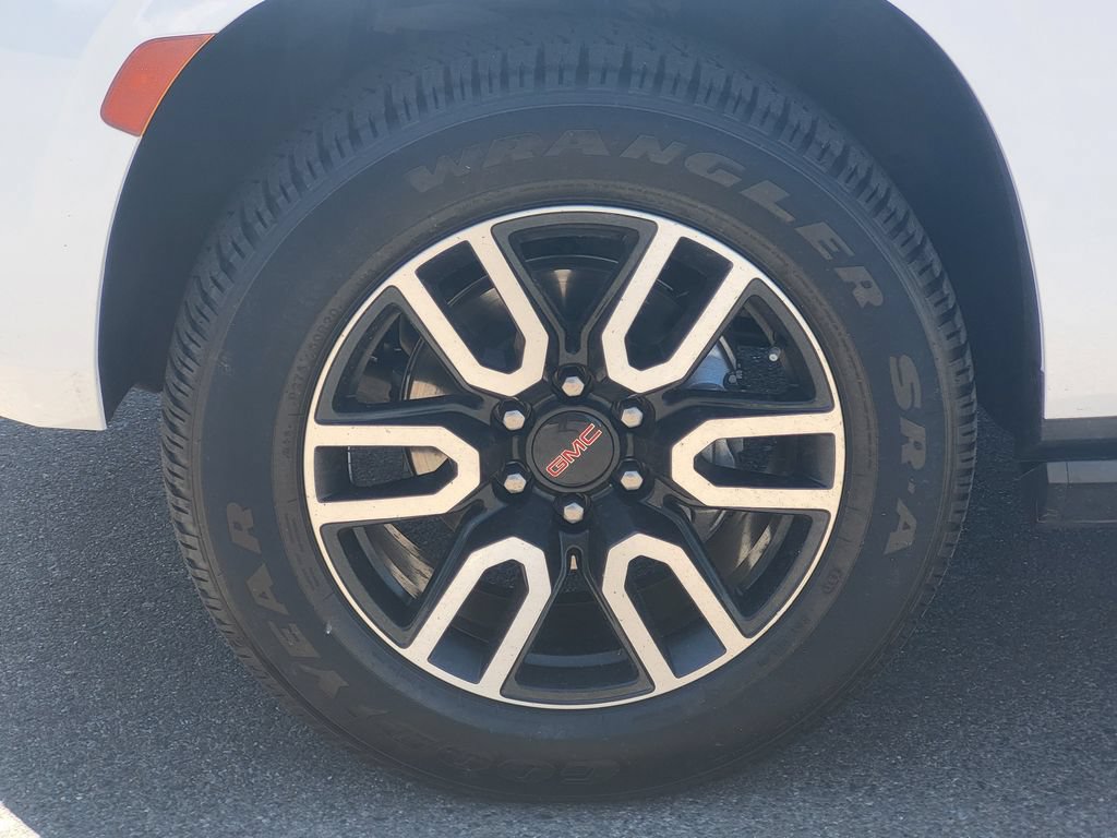 Used 2022 GMC Yukon XL AT4 AWD/4WD image 11