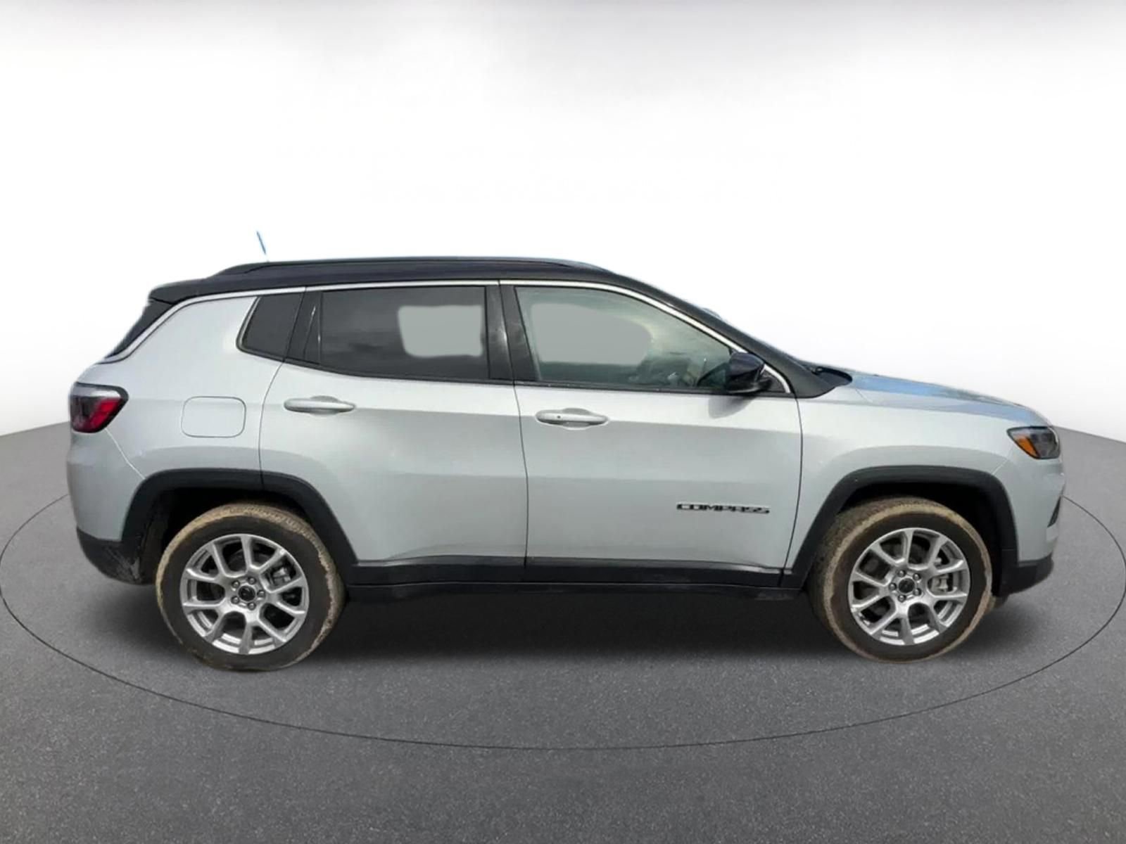 Used 2025 Jeep Compass Limited image 16