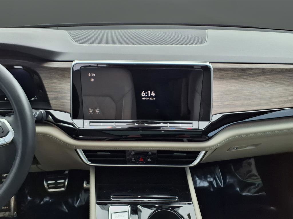 Used 2024 Volkswagen Atlas SEL Premium R-Line image 26