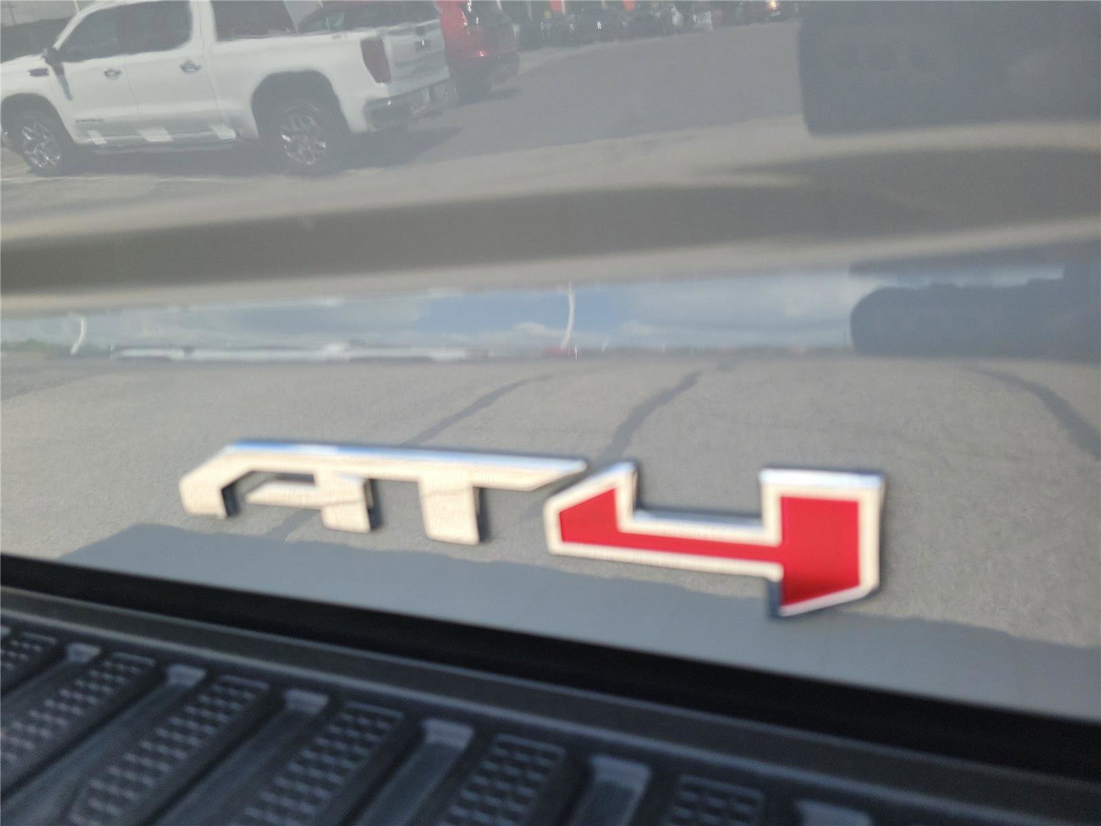 Used 2025 GMC Sierra 2500 AT4 w/ AT4 Premium Plus Package AWD/4WD image 6