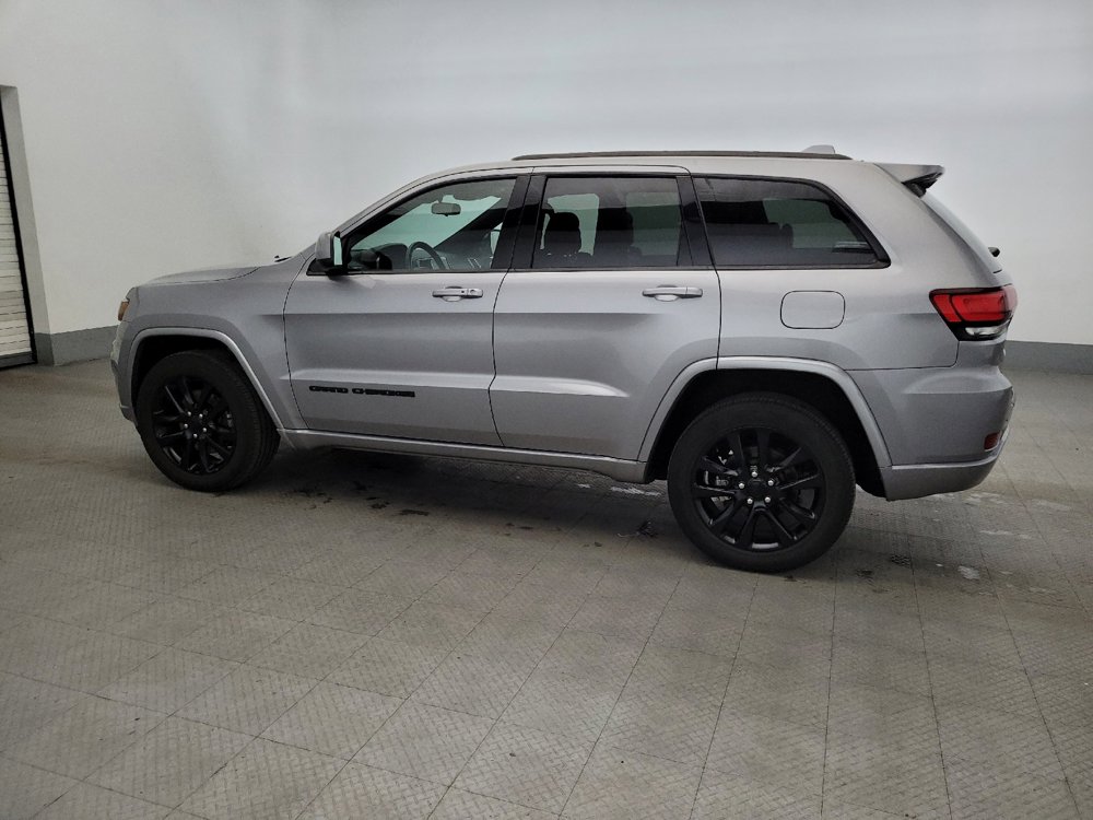 Used 2021 Jeep Grand Cherokee Laredo X image 3