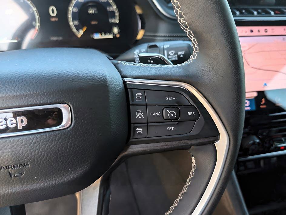 Used 2025 Jeep Grand Cherokee Limited image 20