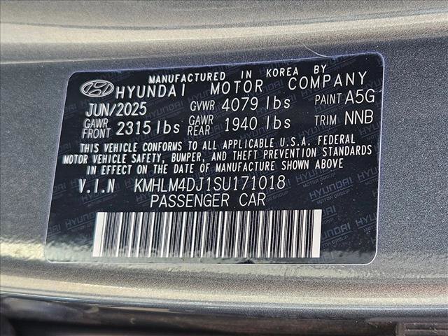 Used 2025 Hyundai Elantra SEL image 23