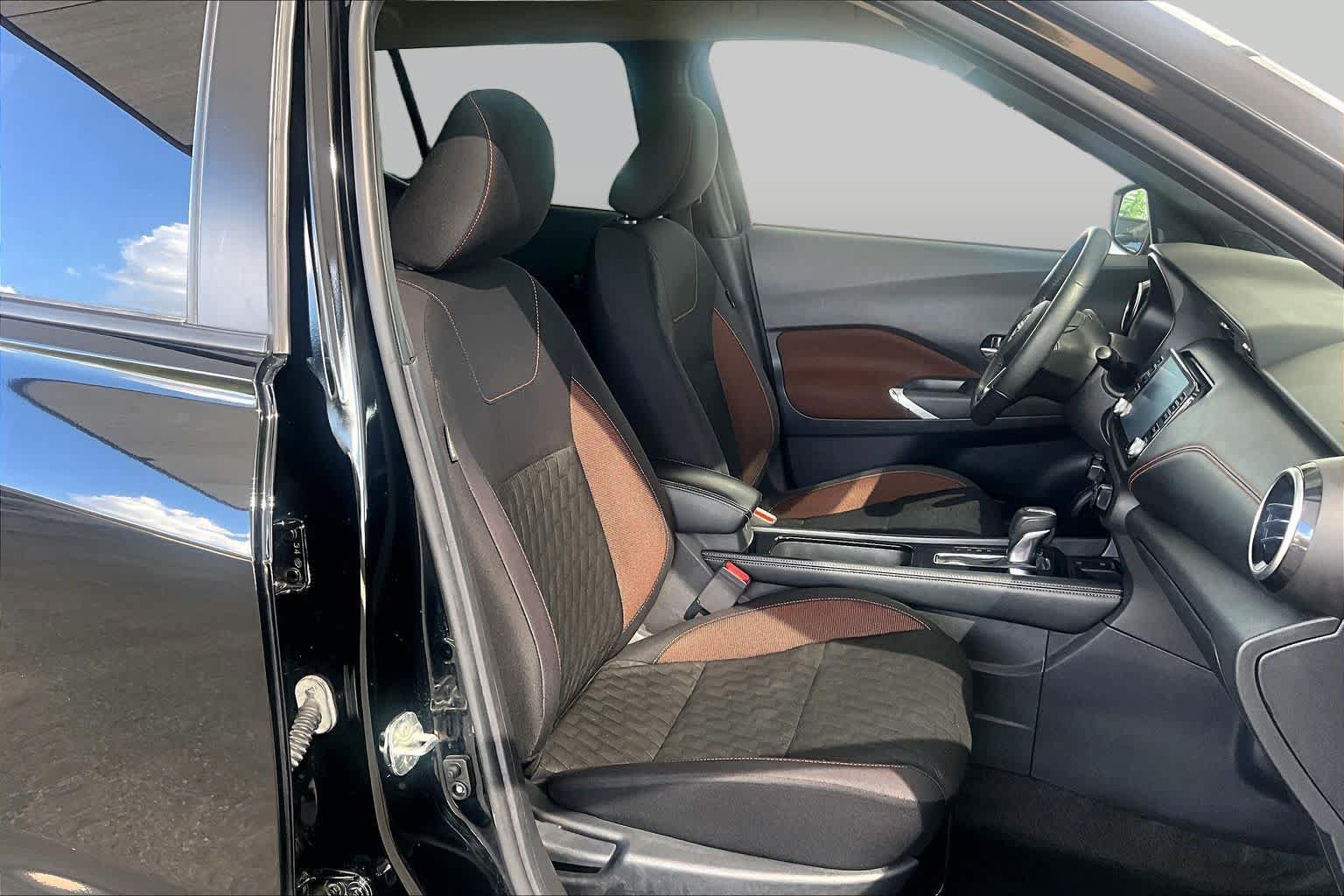 Certified 2023 Nissan Kicks SR FWD image 9