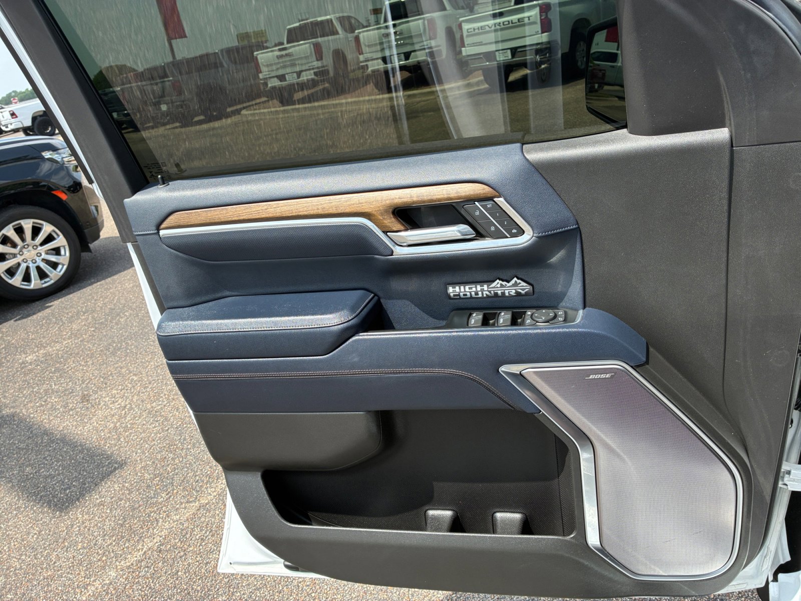 Used 2022 Chevrolet Silverado 1500 High Country w/ High Country Premium Package AWD/4WD image 30