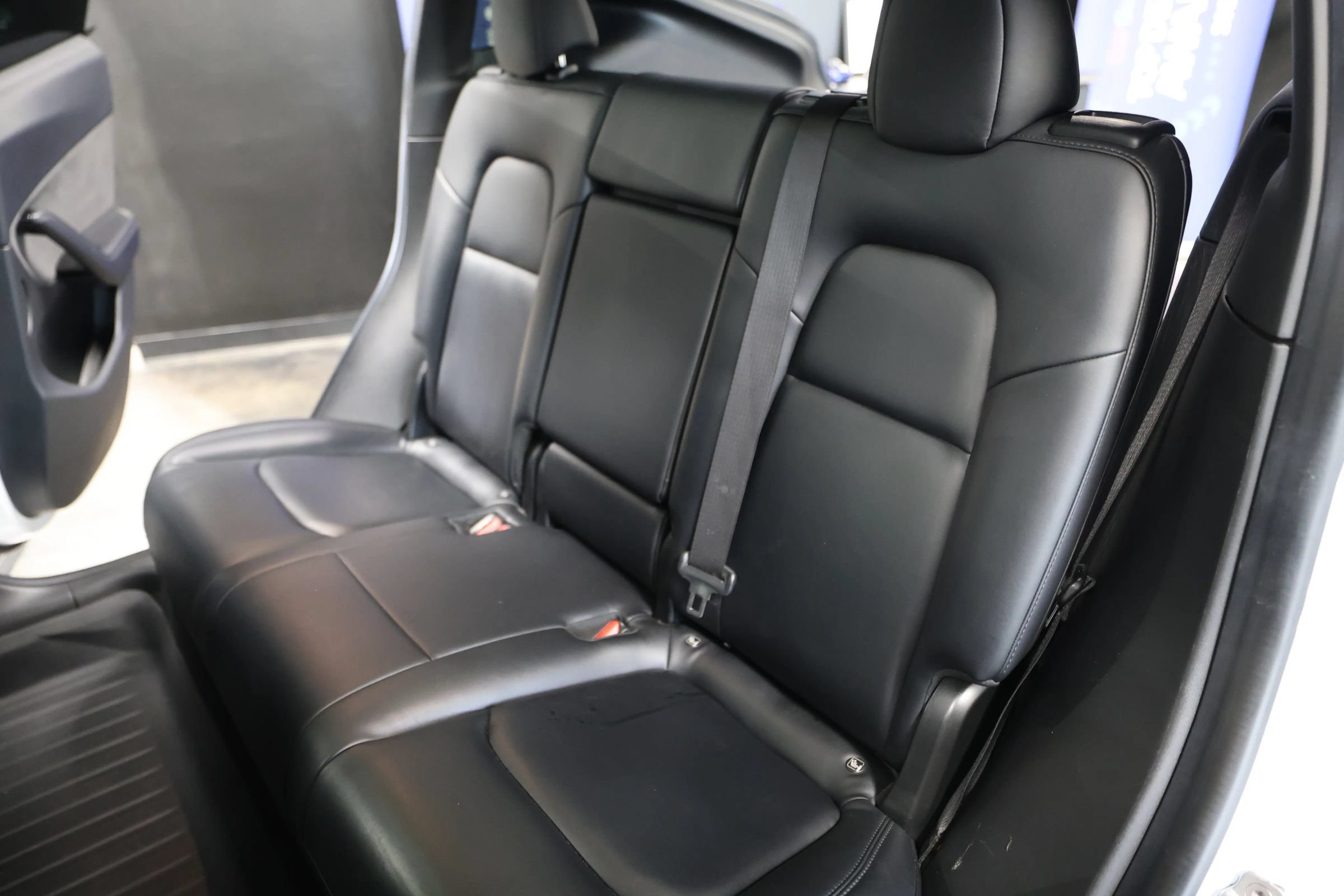 Used 2021 Tesla Model Y Long Range AWD/4WD image 40