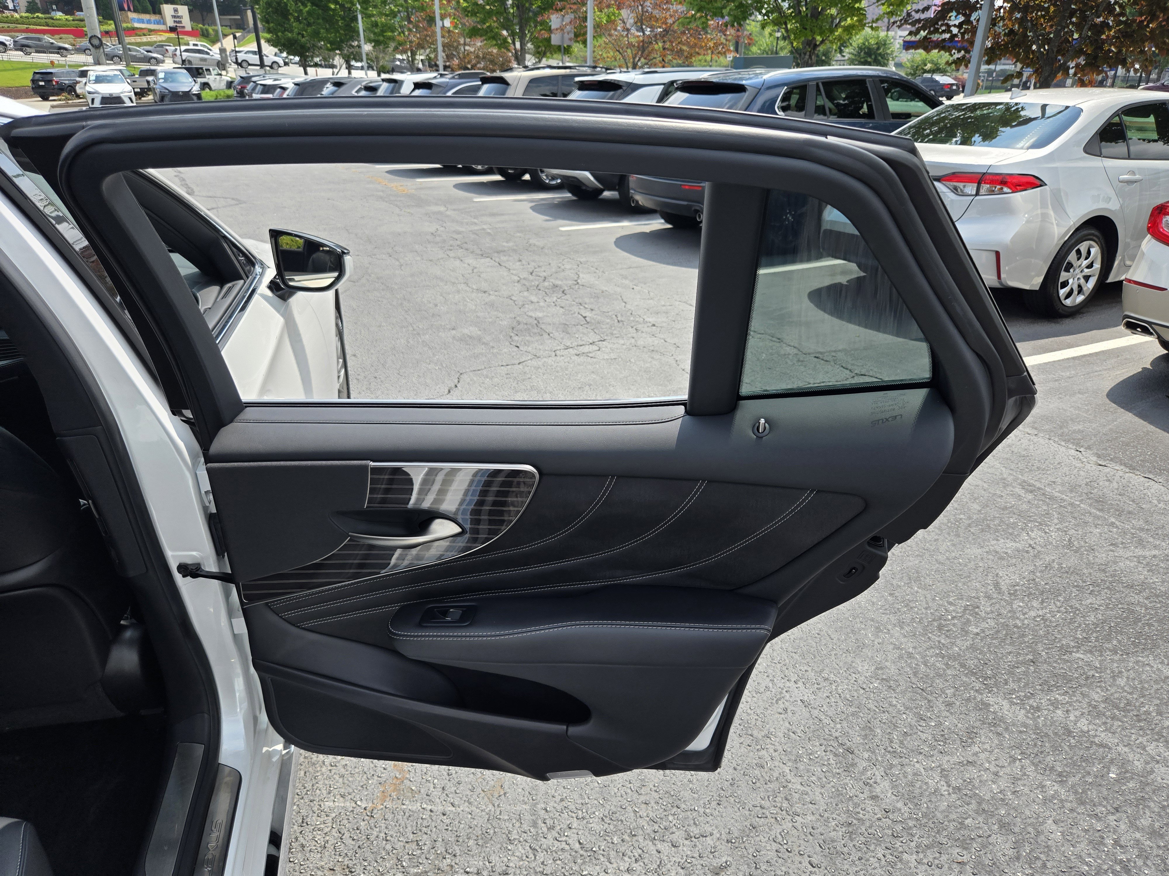 Used 2019 Lexus LS 500 w/ Accessory Package (Z1) RWD image 27