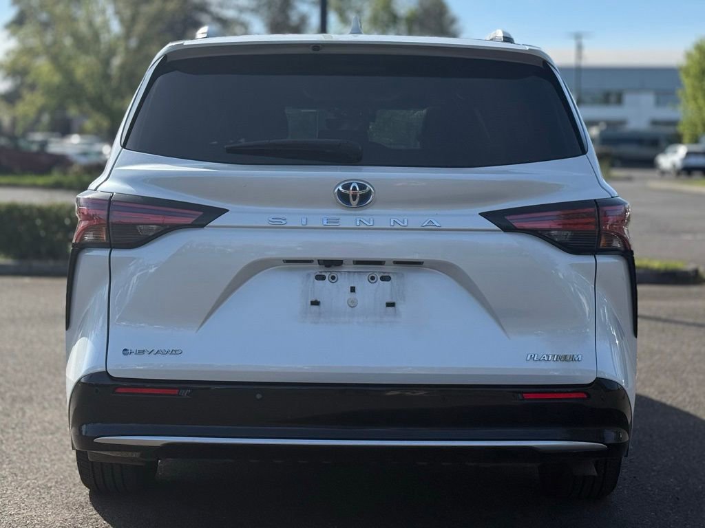 Used 2025 Toyota Sienna Platinum image 4