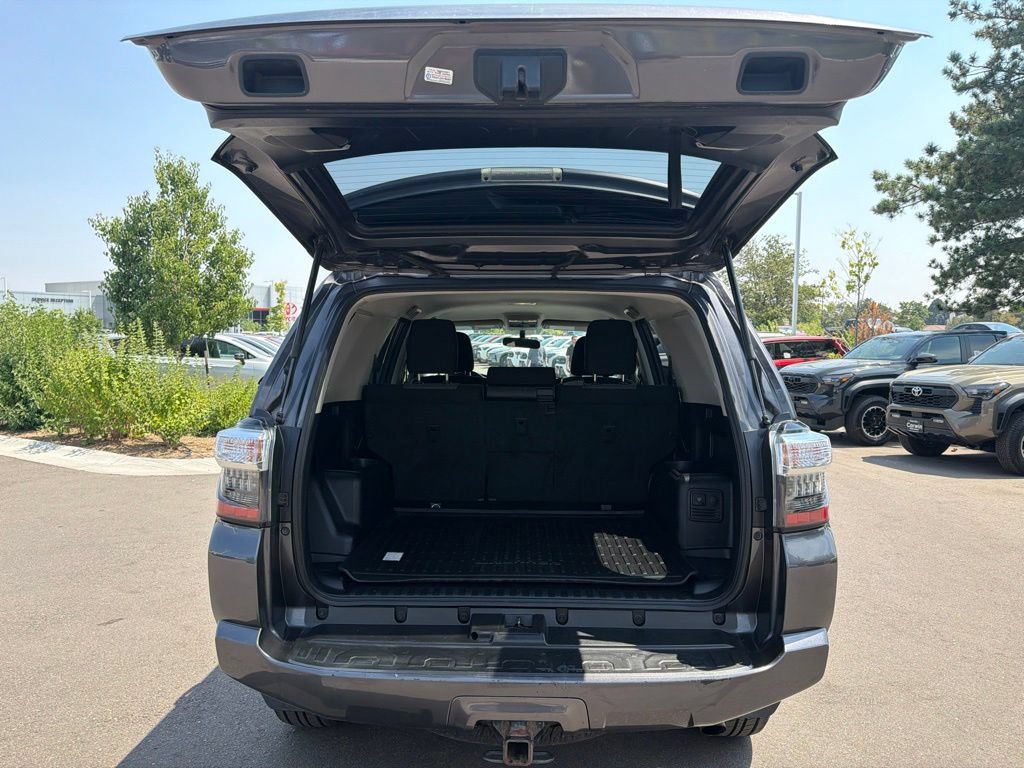 Used 2018 Toyota 4Runner SR5 AWD/4WD image 16