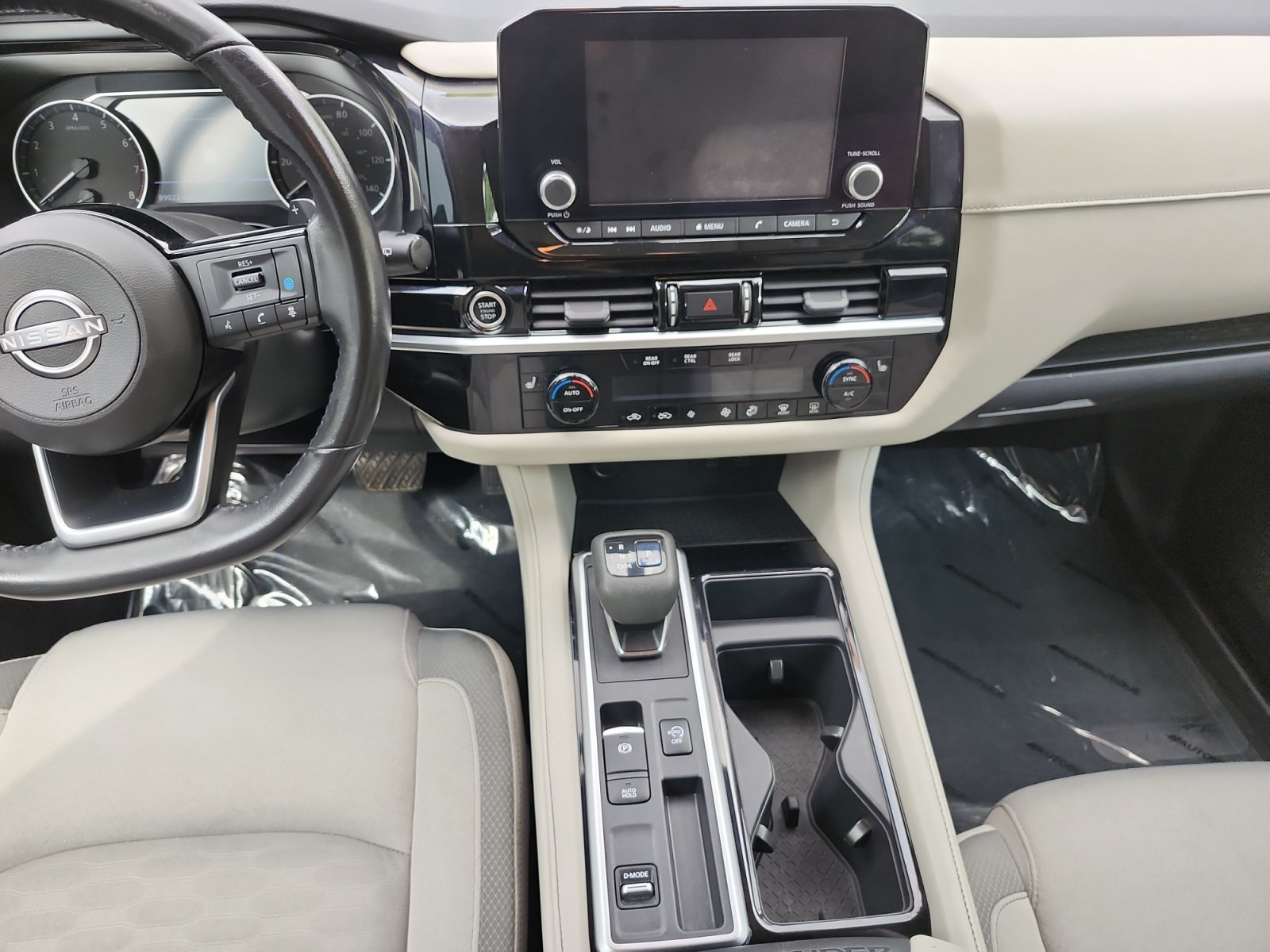 Used 2022 Nissan Pathfinder SV FWD image 11