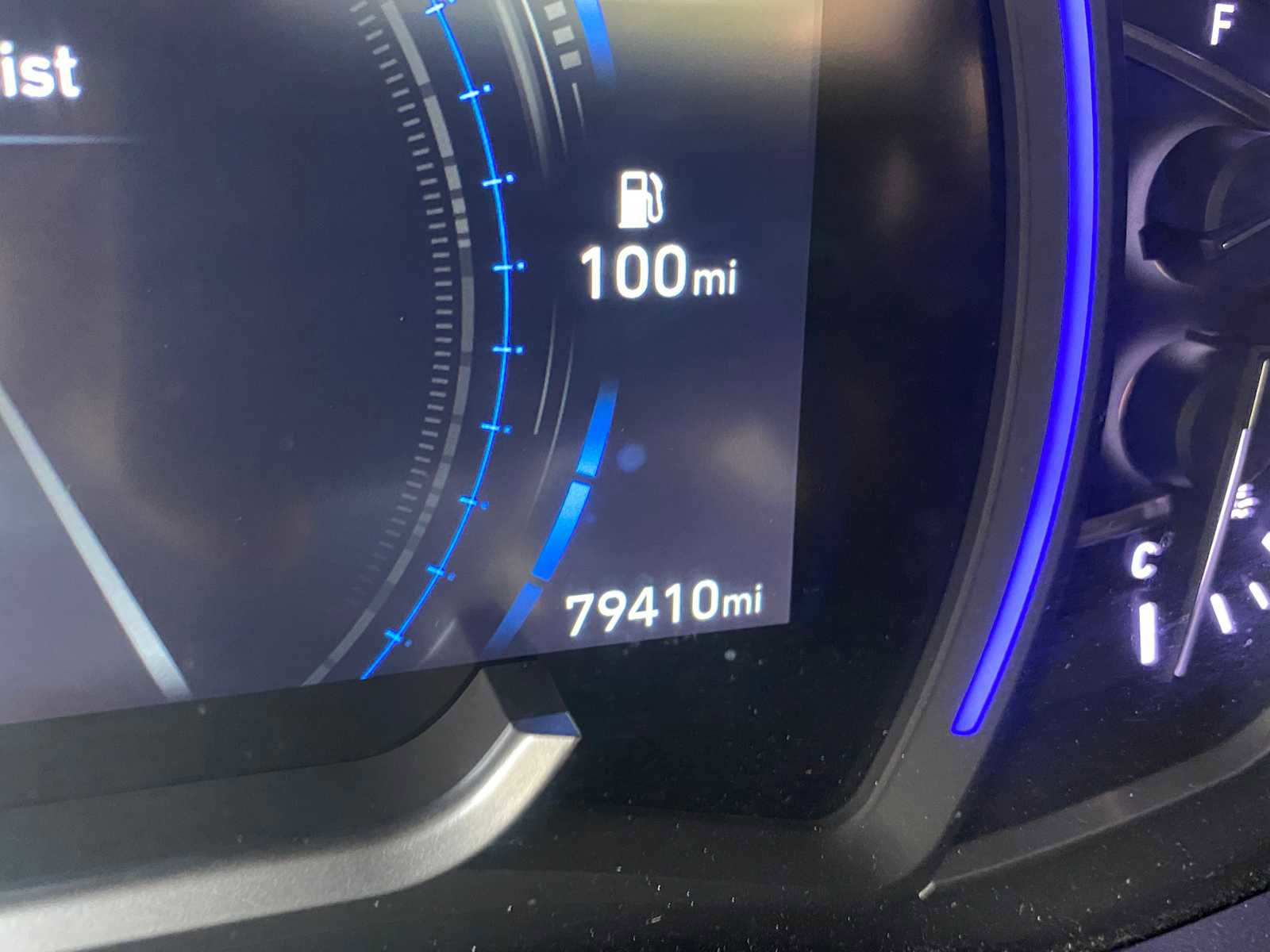 Used 2019 Hyundai Santa Fe AWD image 9