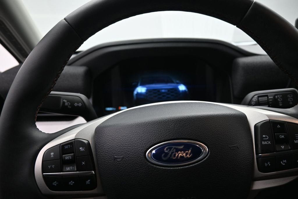 Used 2025 Ford Explorer Active w/ Active Comfort Package RWD image 13