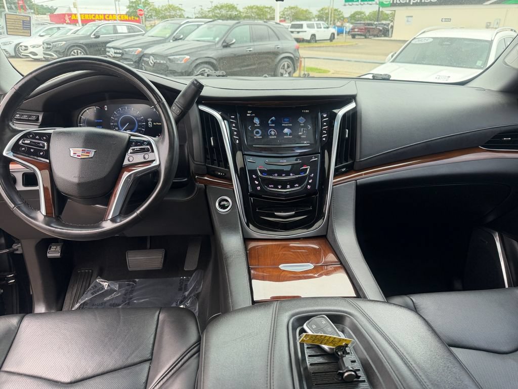 Used 2018 Cadillac Escalade Luxury RWD image 27