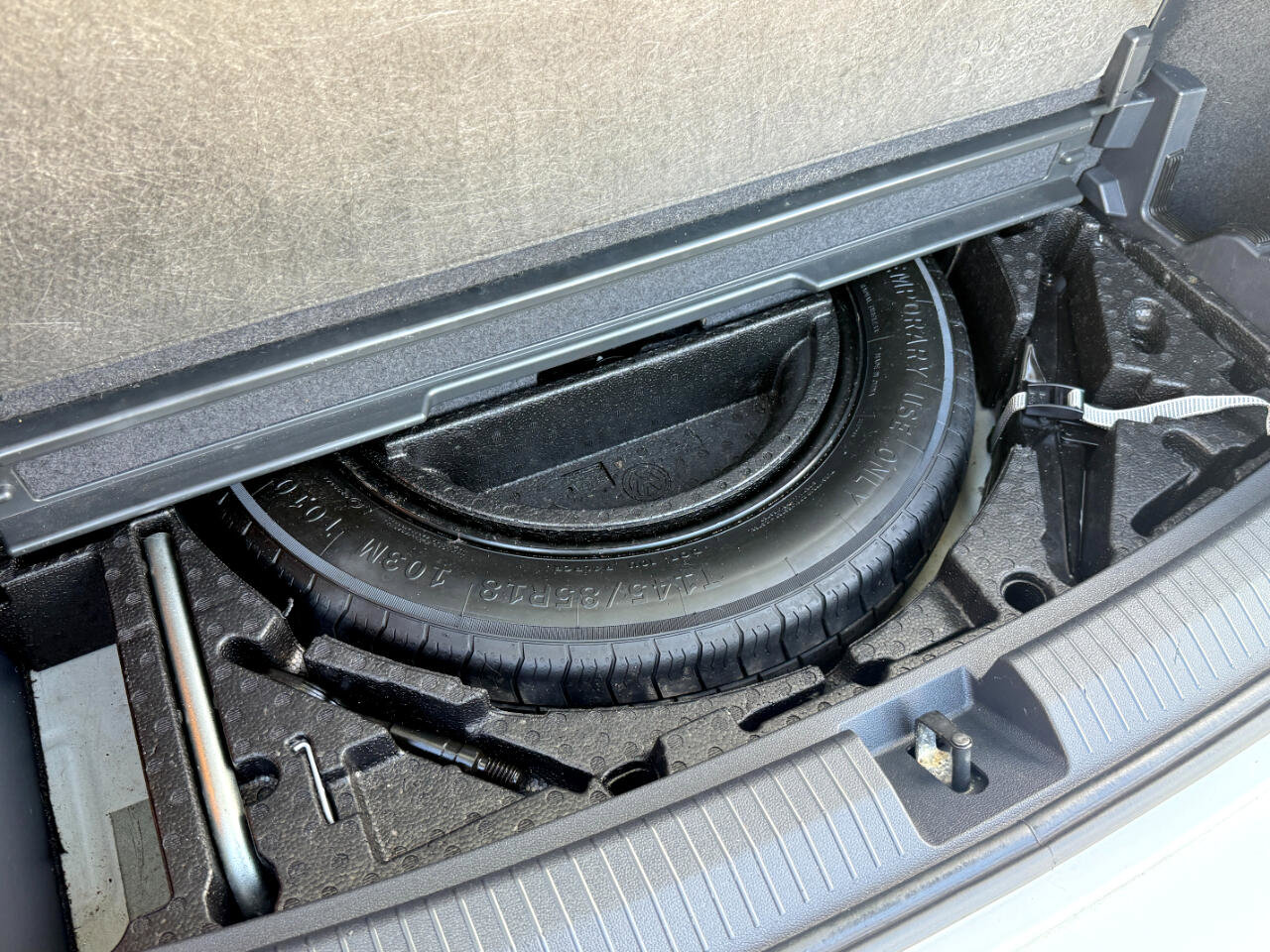 Used 2019 Volkswagen Tiguan SE w/ Panoramic Sunroof Package image 38