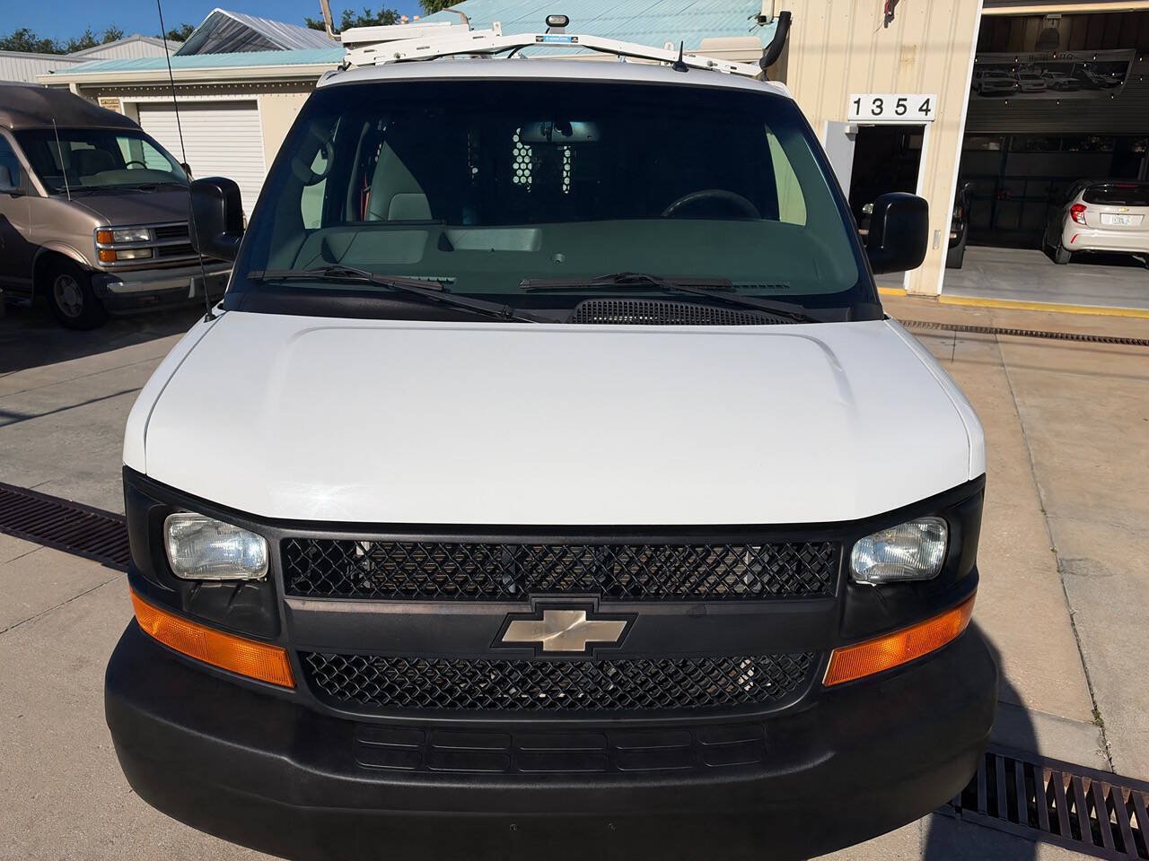 Used 2015 Chevrolet Express 2500 RWD image 29