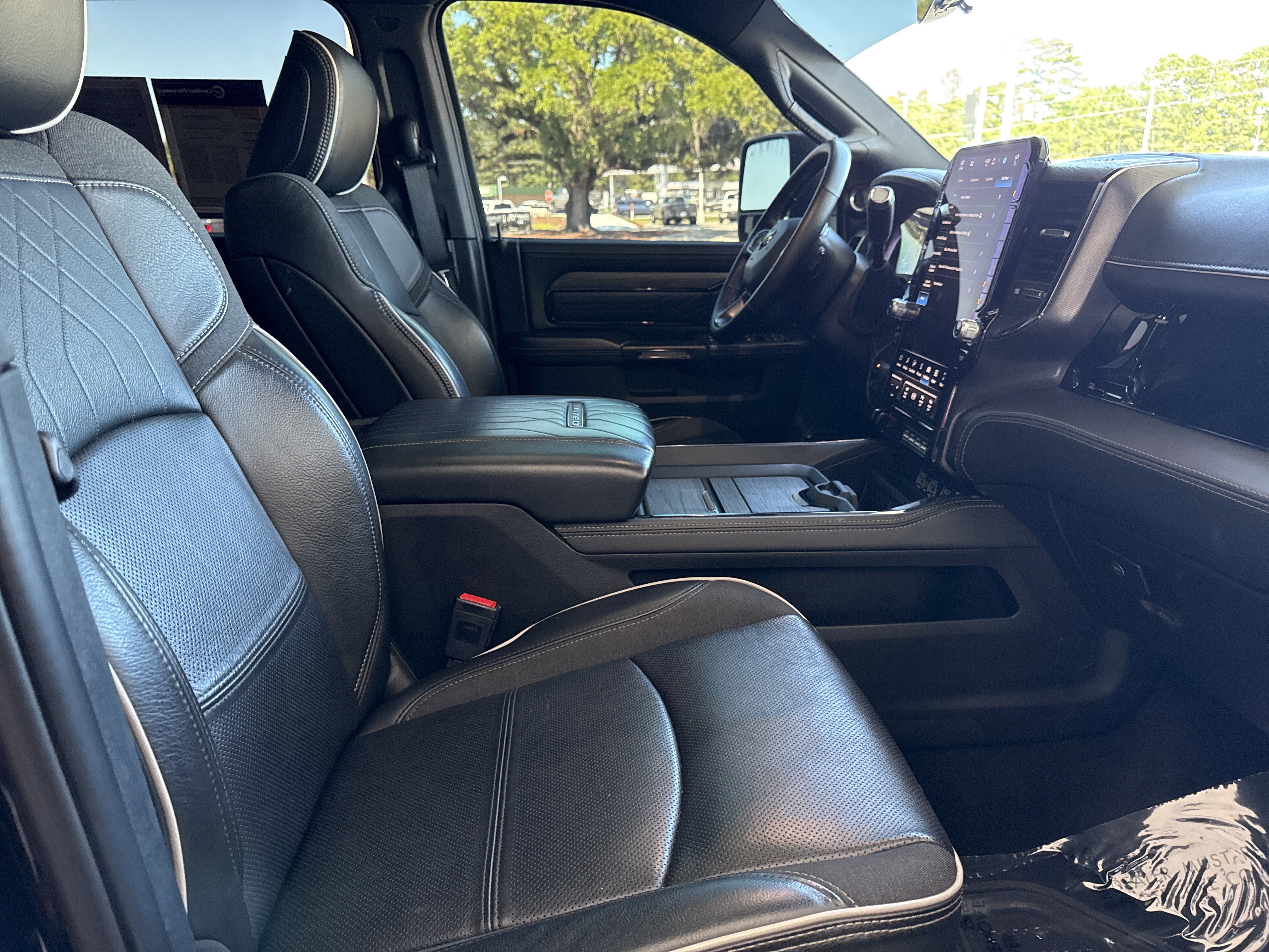 Used 2025 RAM 2500 Limited AWD/4WD image 33