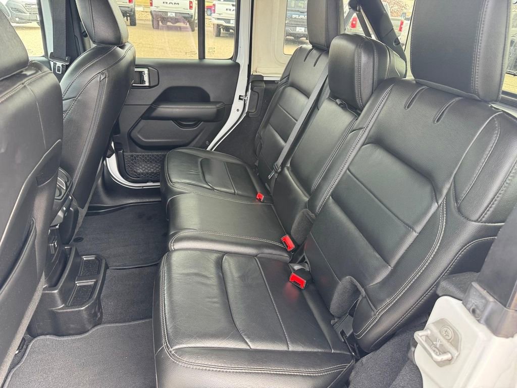 Used 2019 Jeep Wrangler Unlimited Sahara w/ Dual Top Group AWD/4WD image 9