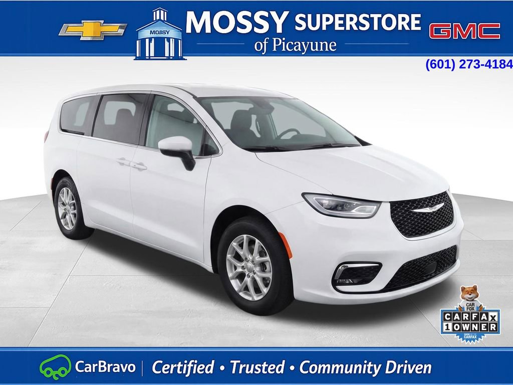 Used 2023 Chrysler Pacifica Touring-L video 2