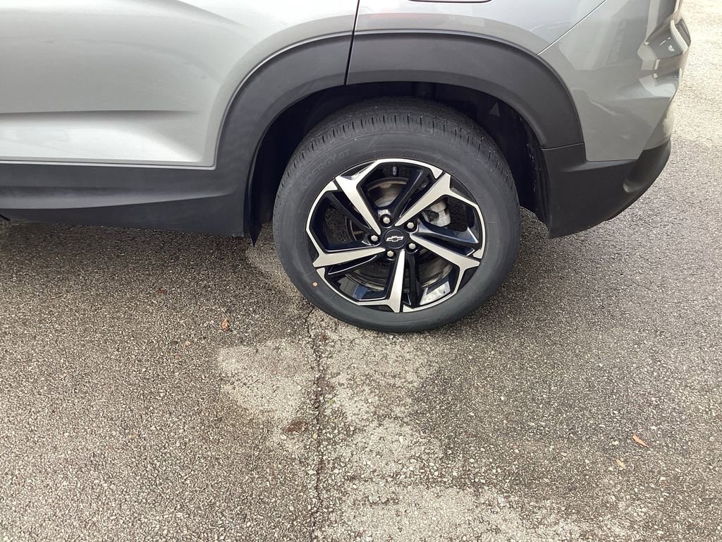 Used 2023 Chevrolet TrailBlazer RS image 28
