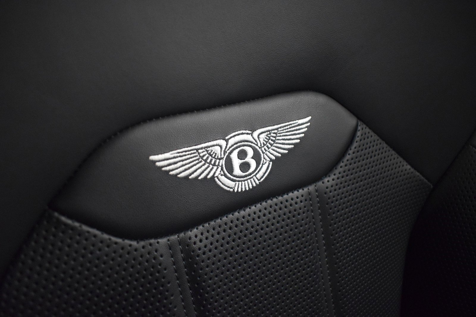 Used 2023 Bentley Bentayga image 37