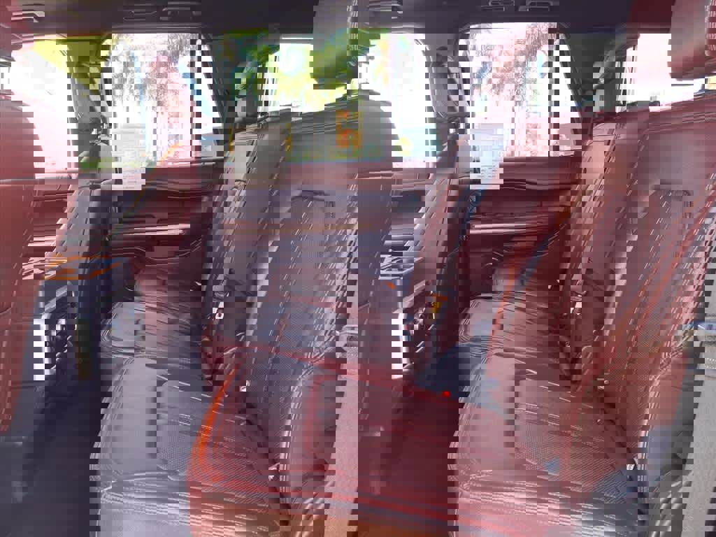 Used 2024 Ford Expedition Limited image 19