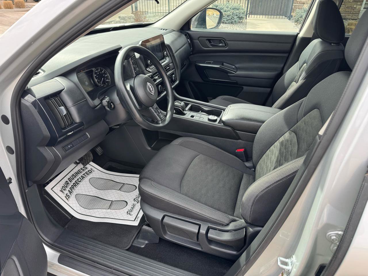 Used 2025 Nissan Pathfinder S image 10