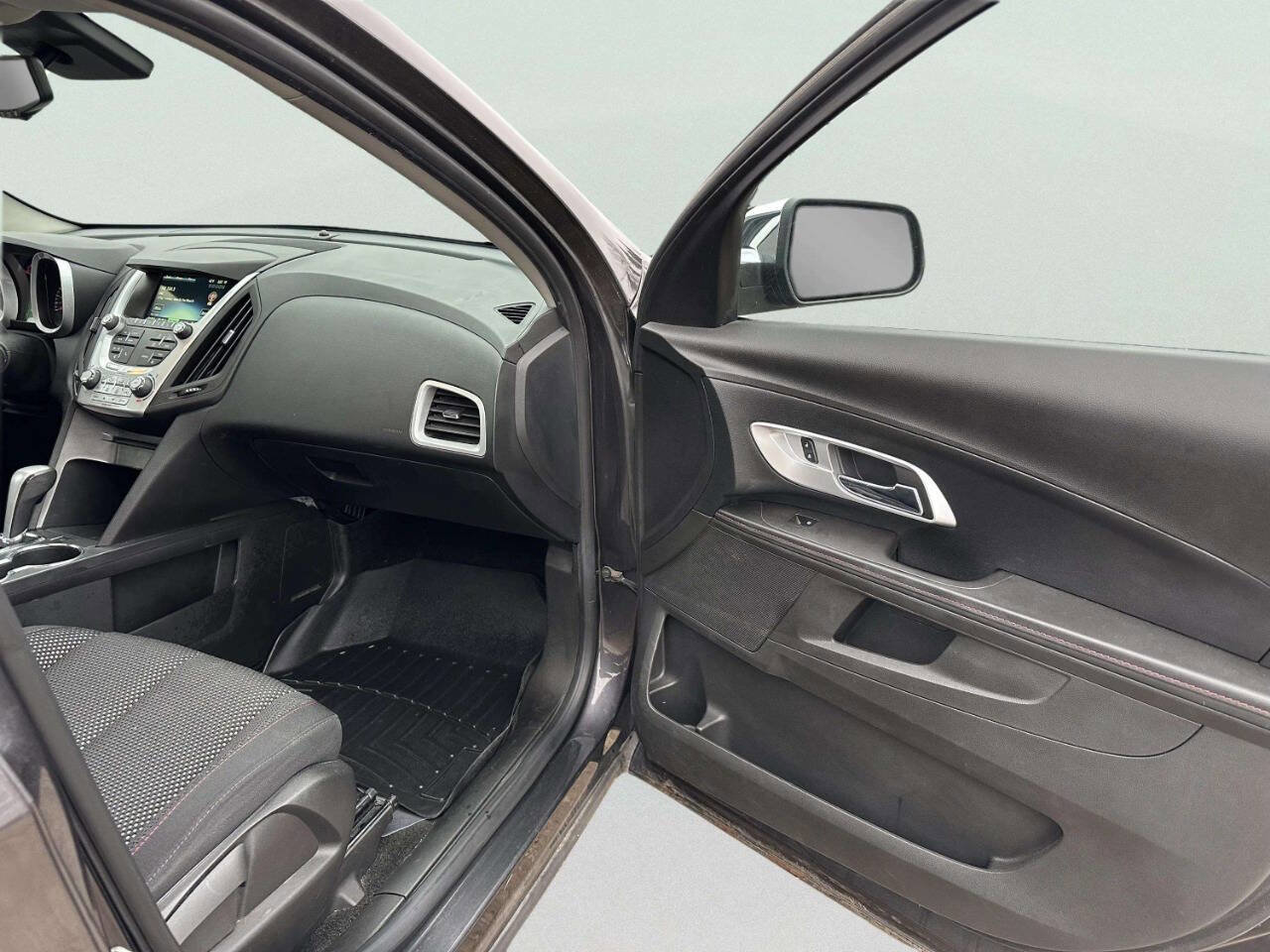 Used 2015 Chevrolet Equinox LT image 16