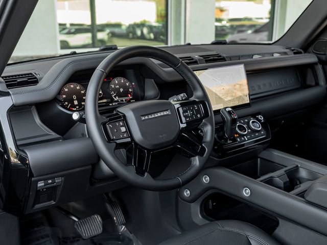 Used 2025 Land Rover Defender 90 X-Dynamic SE image 20