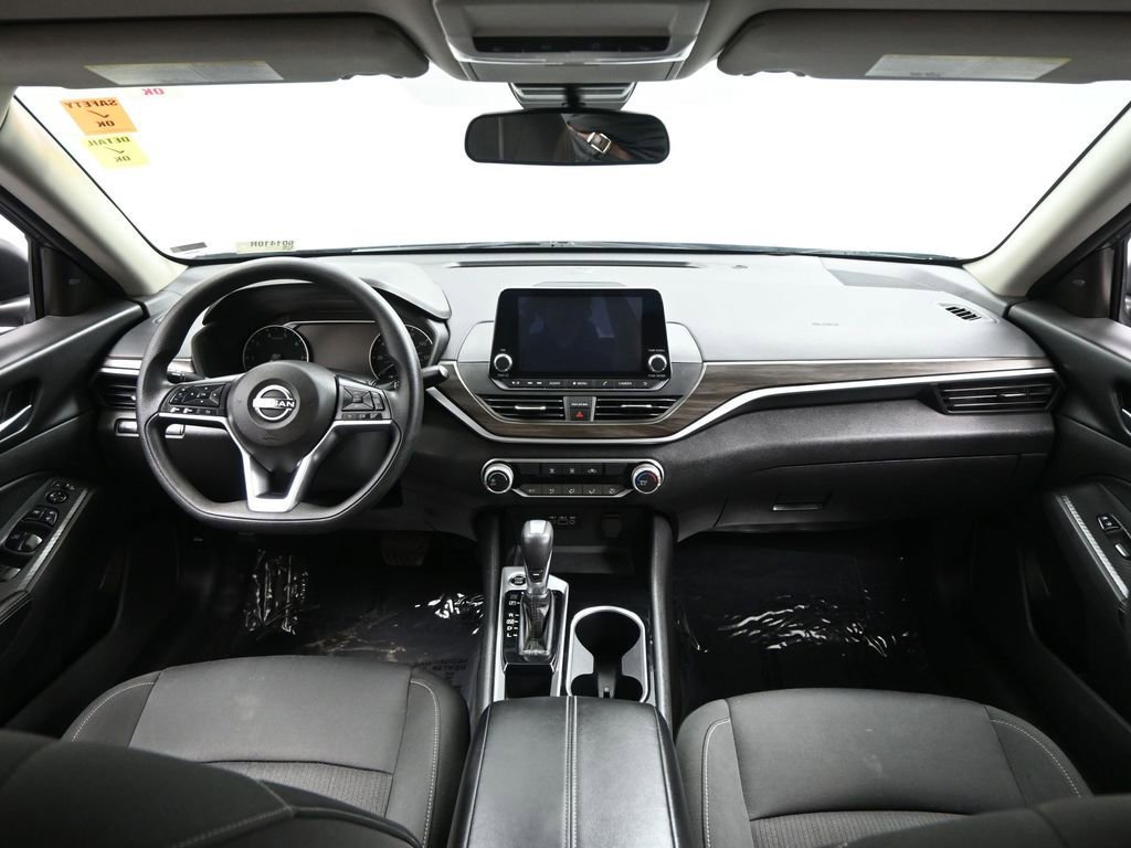 Used 2024 Nissan Altima 2.5 SV image 17