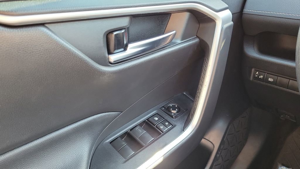Certified 2021 Toyota RAV4 XLE w/ Convenience Package FWD image 20
