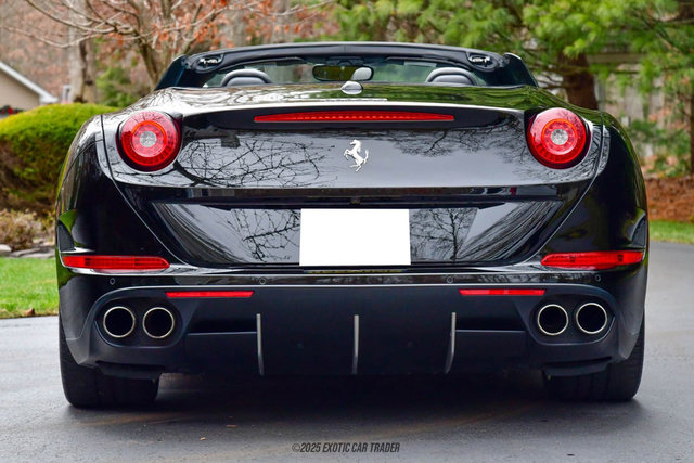 Used 2016 Ferrari California T RWD image 7