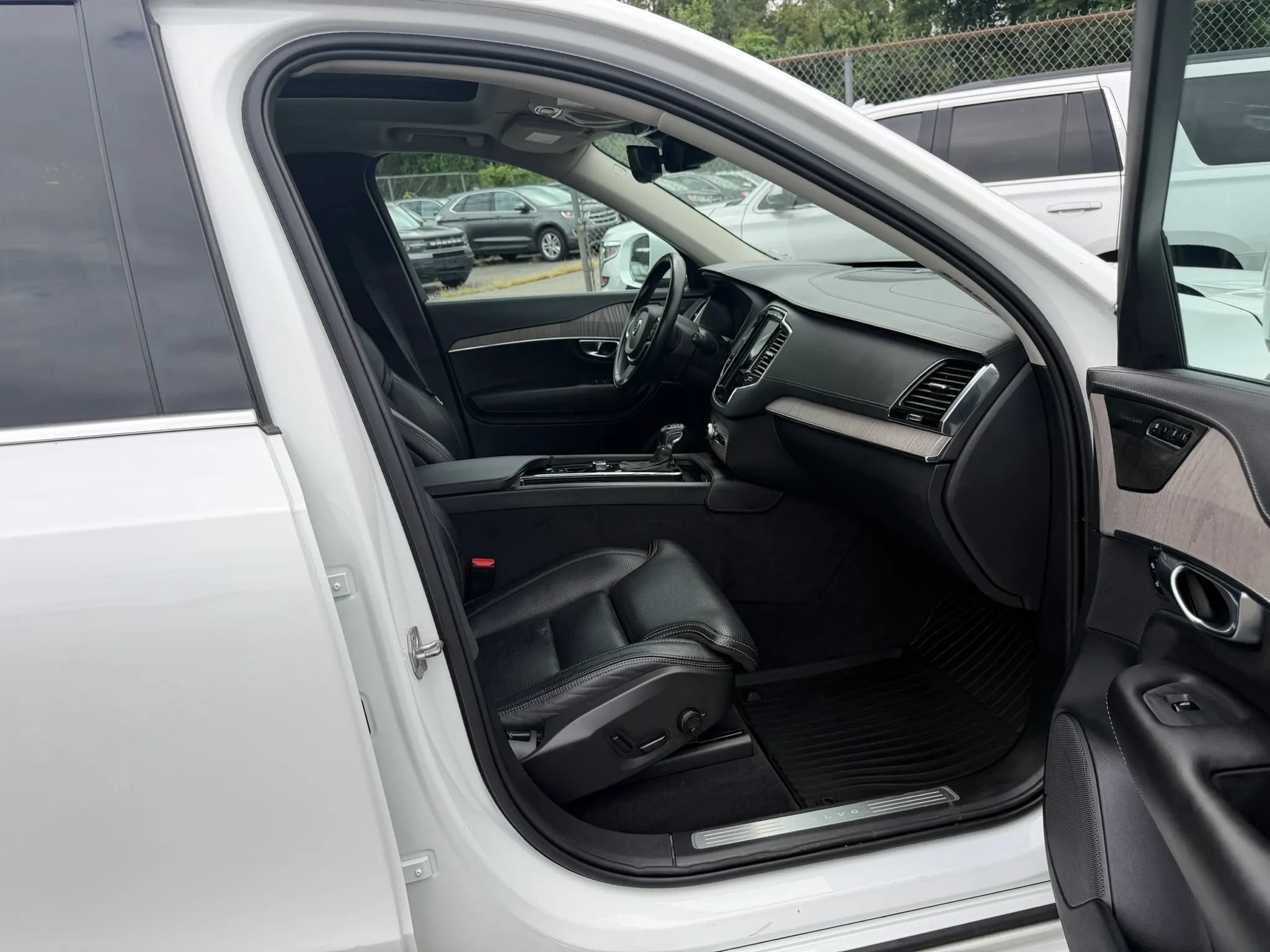 Used 2022 Volvo XC90 T6 Inscription w/ Climate Package AWD/4WD image 25