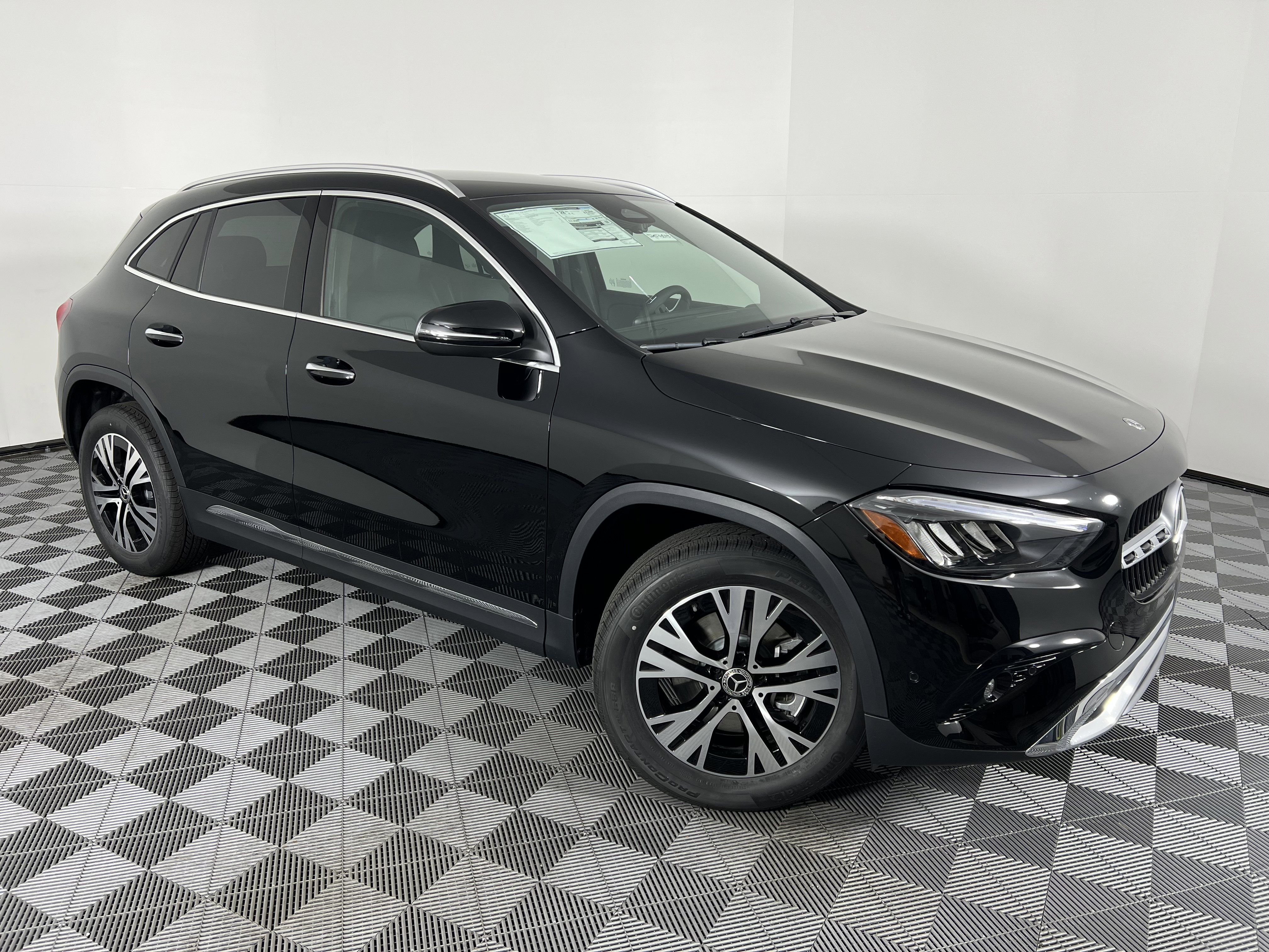 New 2025 Mercedes-Benz GLA 250 4MATIC image 2