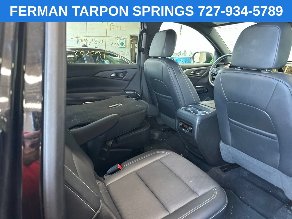 Used 2025 Chevrolet Traverse LT FWD image 5