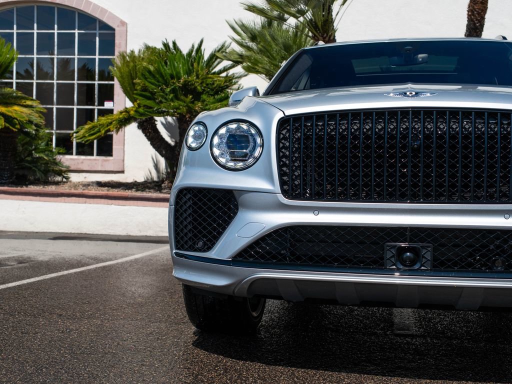 Used 2024 Bentley Bentayga image 35
