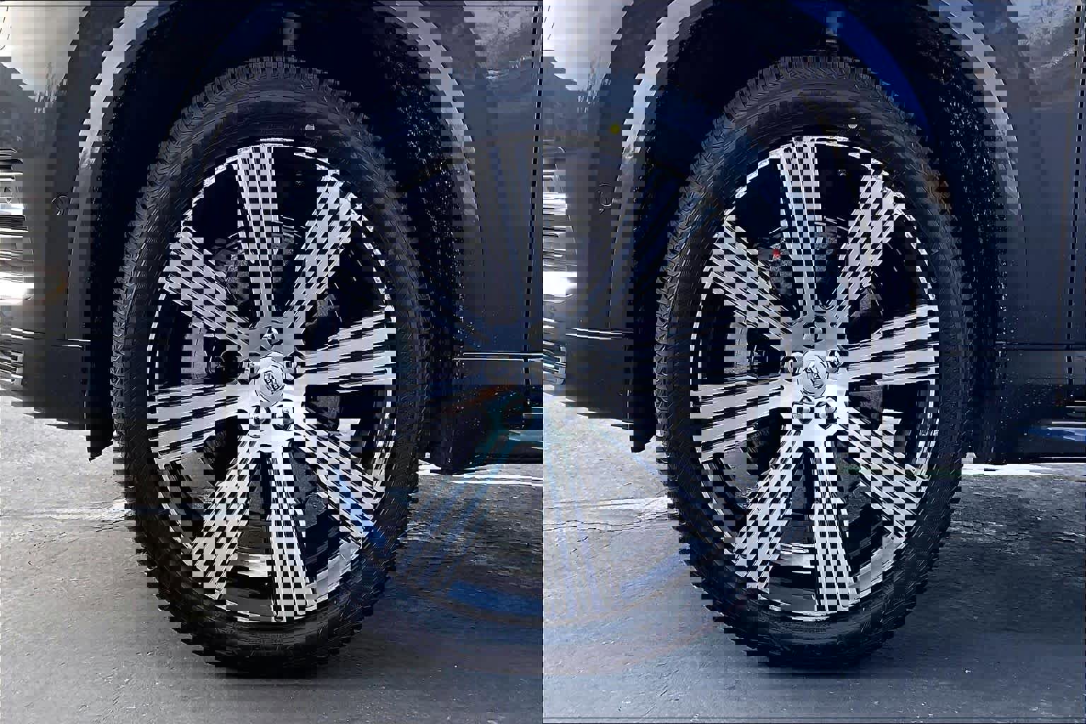 Used 2023 Volvo XC90 T8 Plus w/ Protection Package Premier image 12