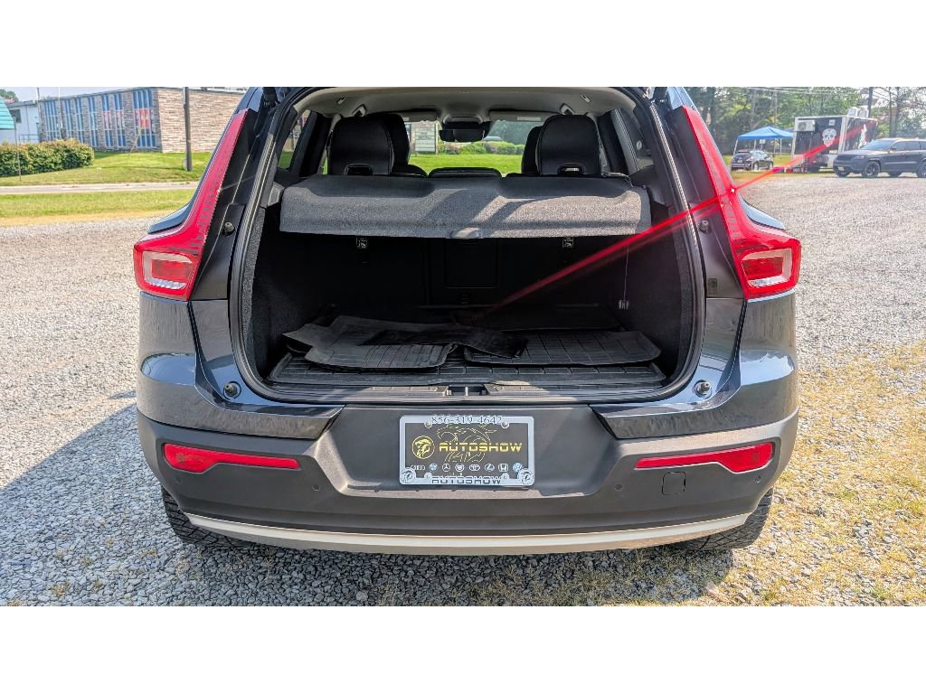 Used 2022 Volvo XC40 T5 Momentum image 13