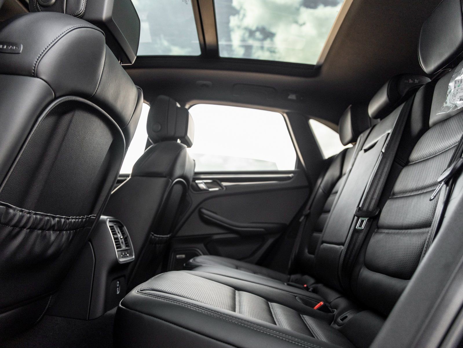Used 2026 Porsche Macan image 33