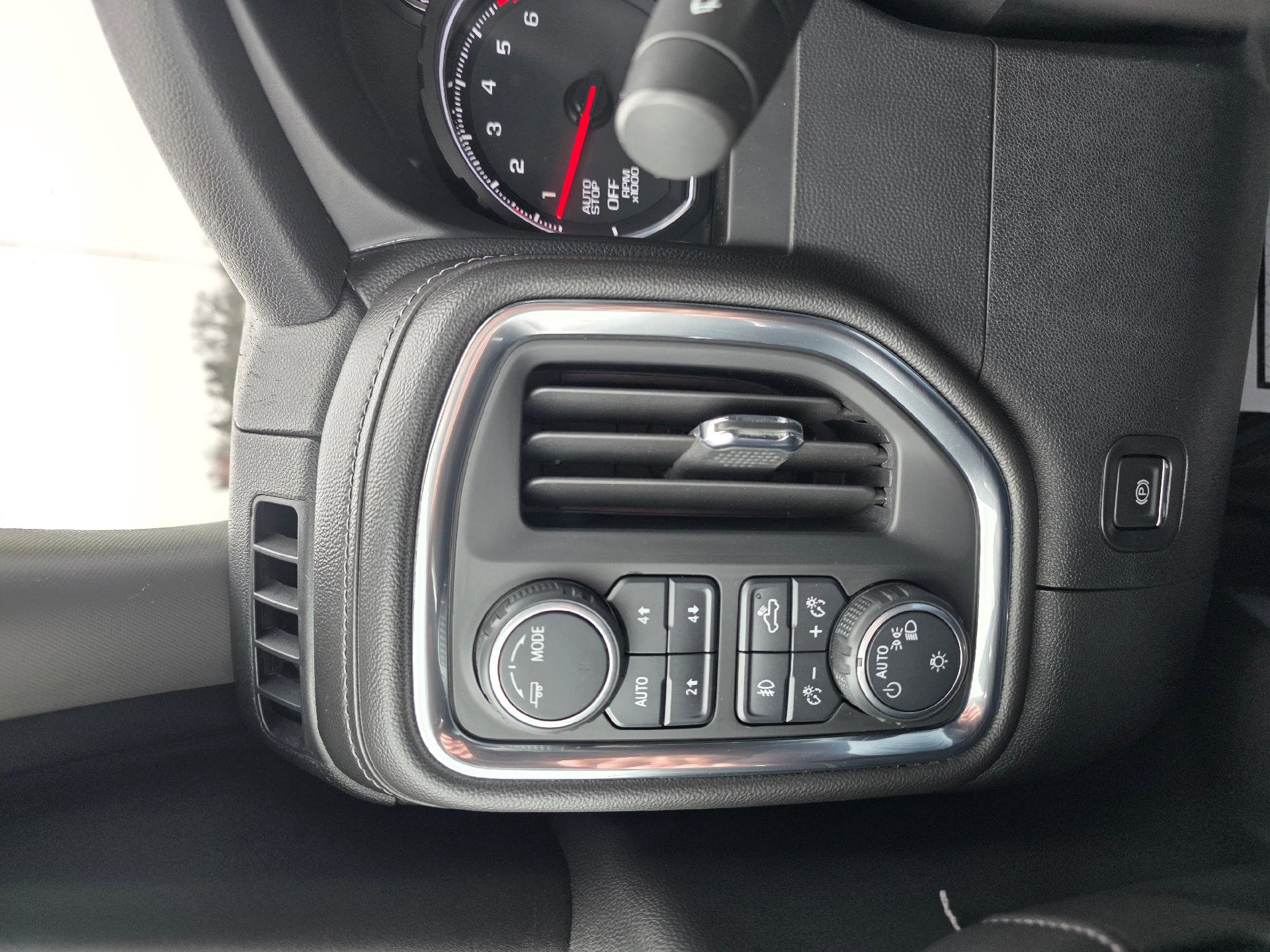 Used 2020 Chevrolet Silverado 1500 LT Trail Boss w/ Midnight Edition image 12