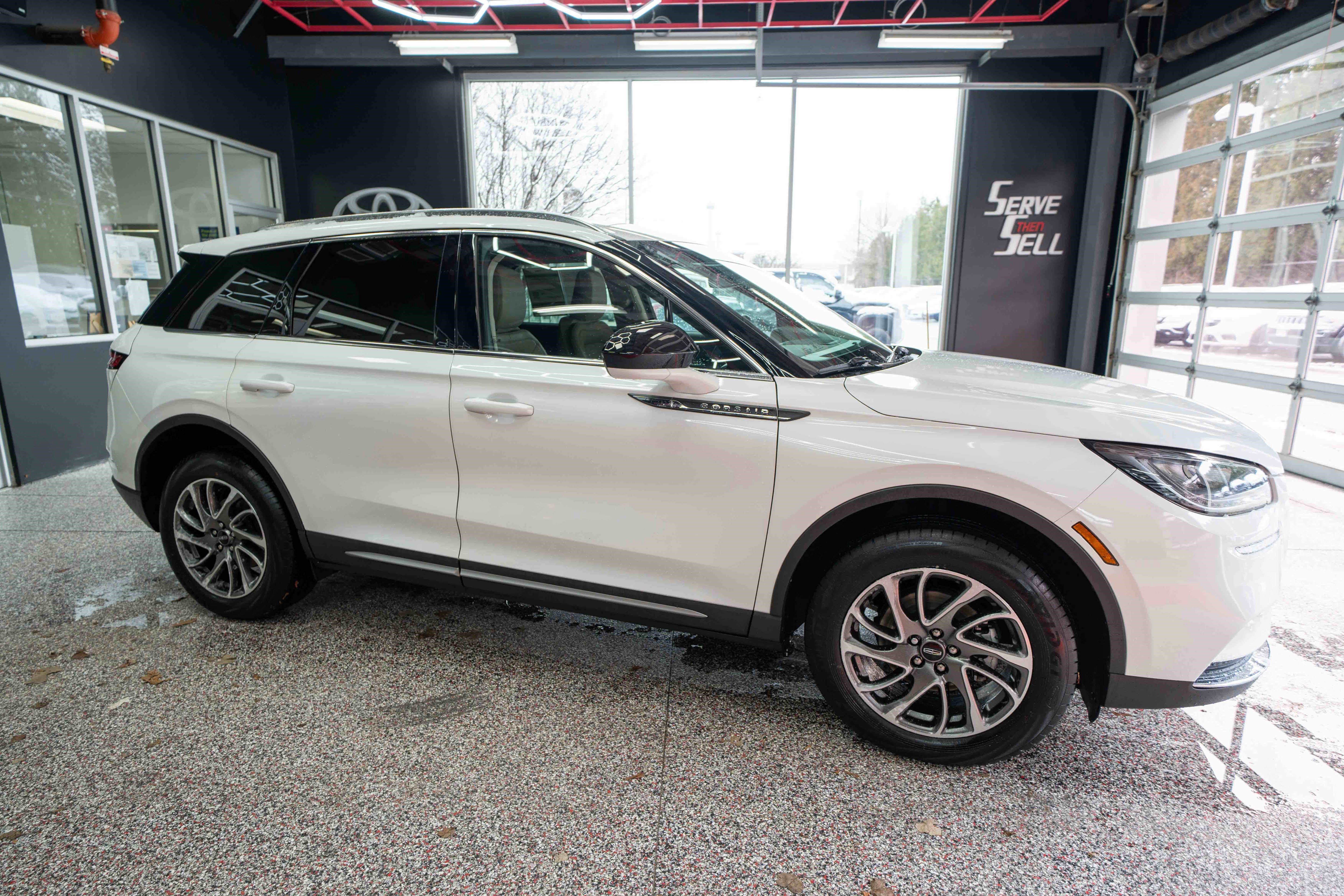 Used 2022 Lincoln Corsair AWD w/ Equipment Group 101A image 5