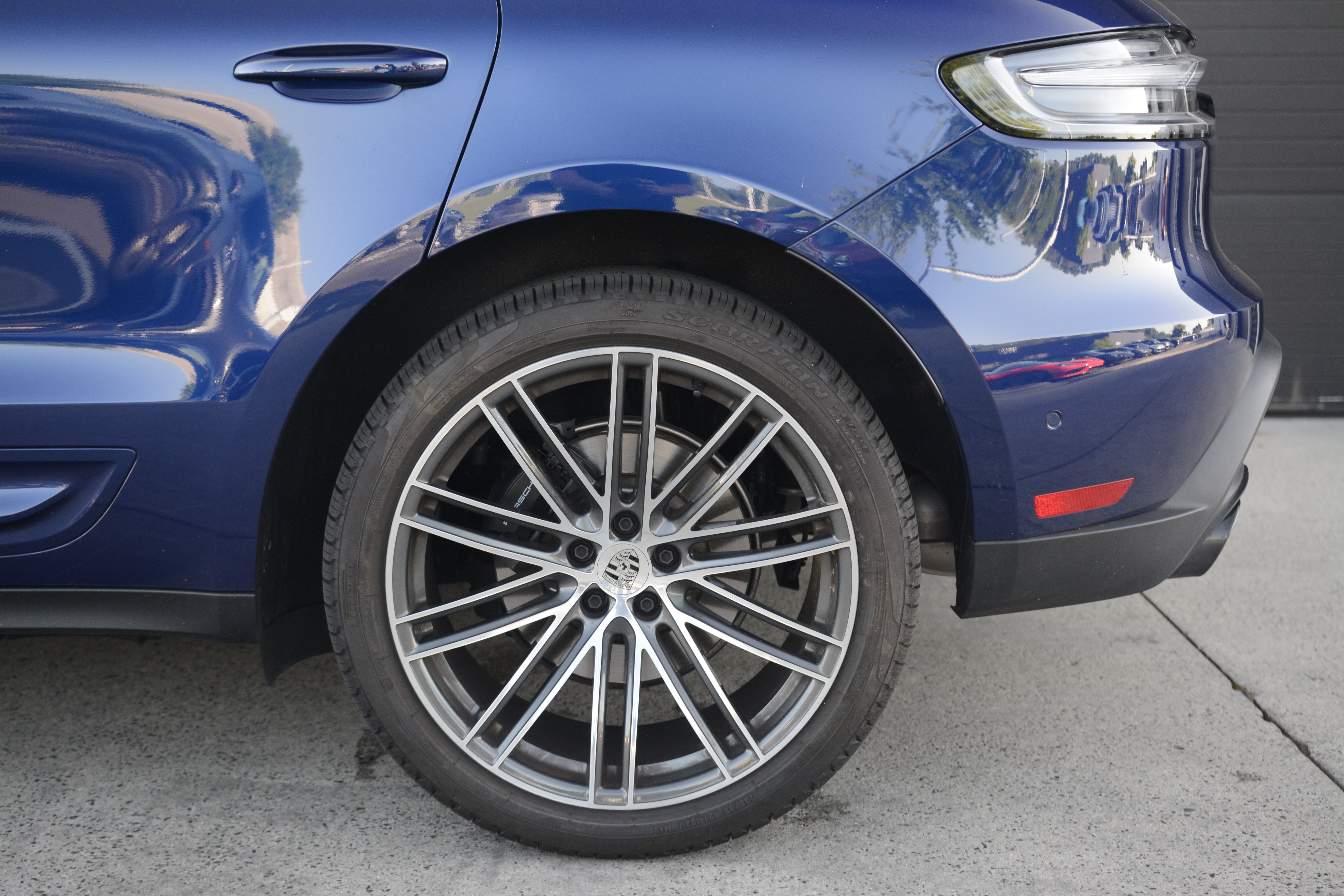 Certified 2026 Porsche Macan Turbo AWD/4WD image 31