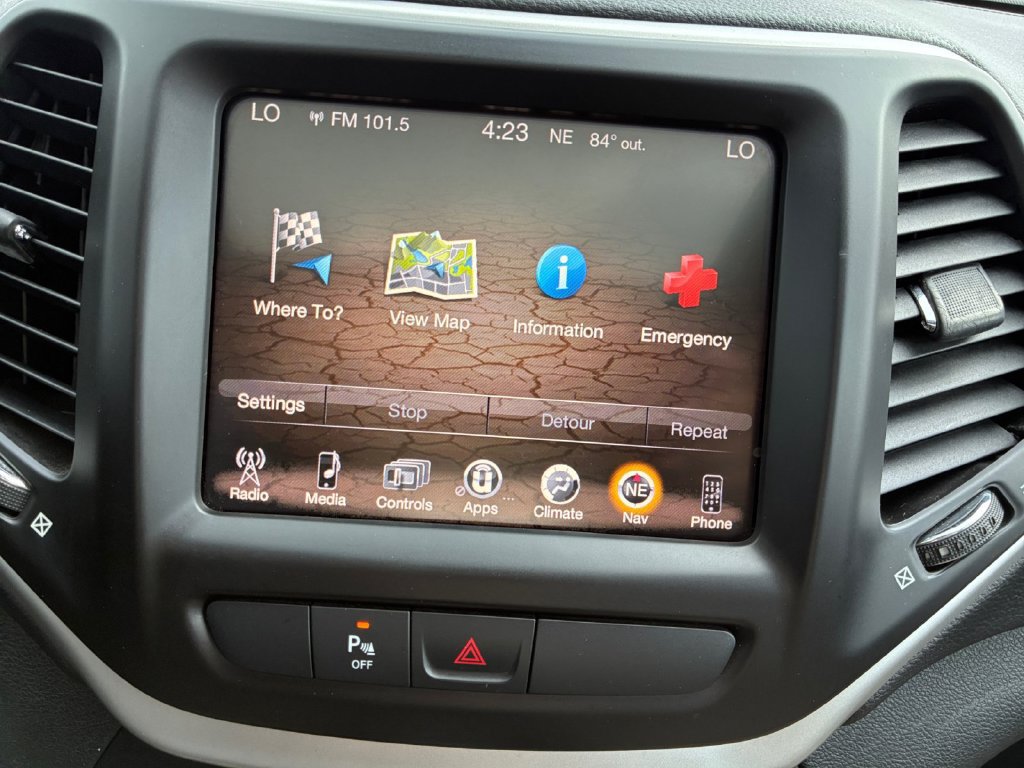 Used 2016 Jeep Cherokee Latitude w/ Comfort/Convenience Group FWD image 8