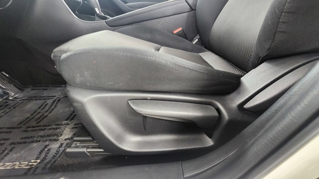 Used 2017 MAZDA MAZDA3 Sport FWD image 11