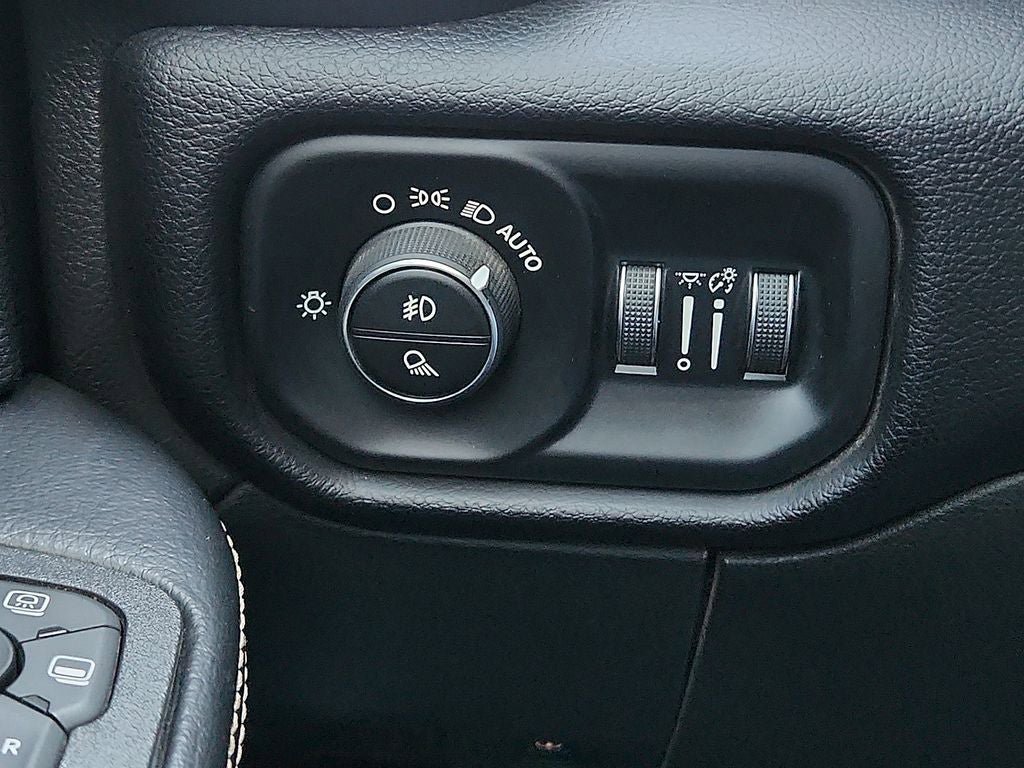 Used 2025 RAM 3500 Laramie w/ Sport Appearance Package AWD/4WD image 25