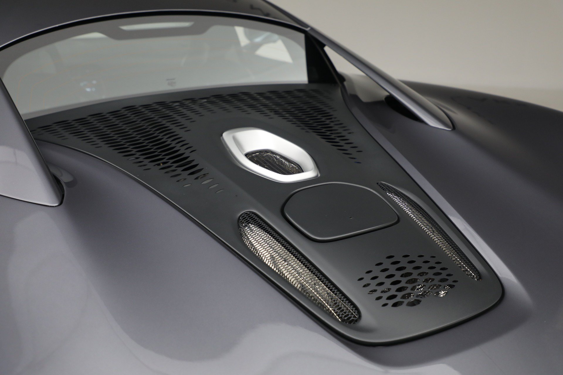 Used 2024 McLaren Artura RWD image 32