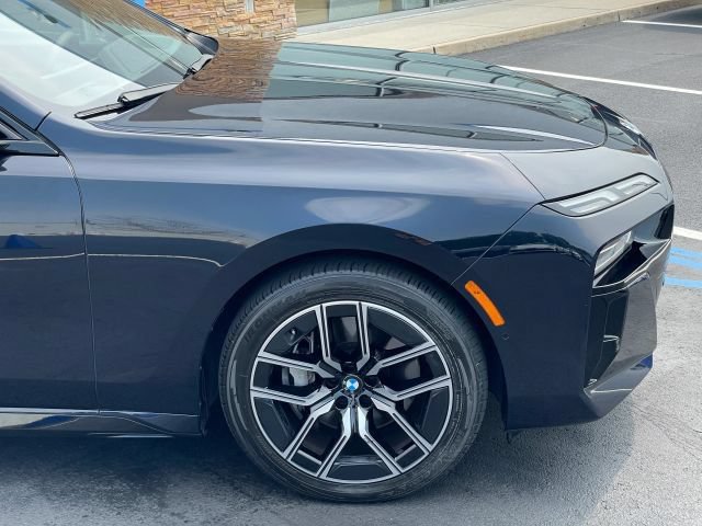Used 2025 BMW 740i xDrive AWD/4WD image 21