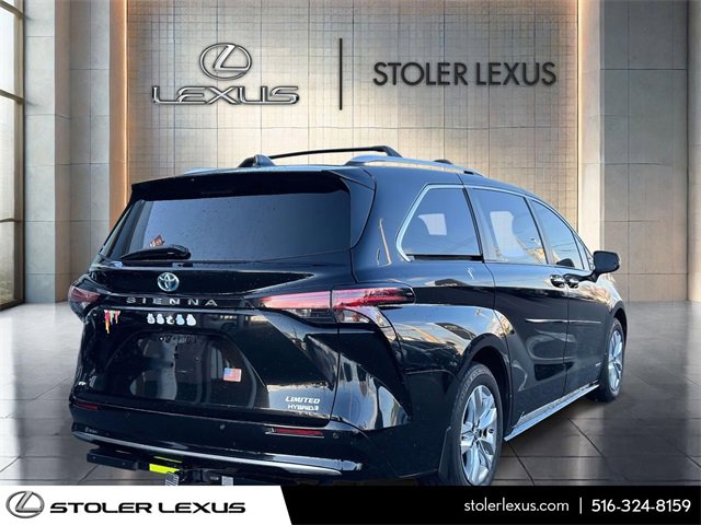 Used 2021 Toyota Sienna Limited image 4